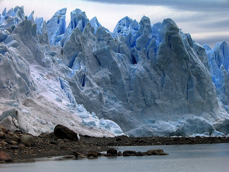 a los pies del glaciar