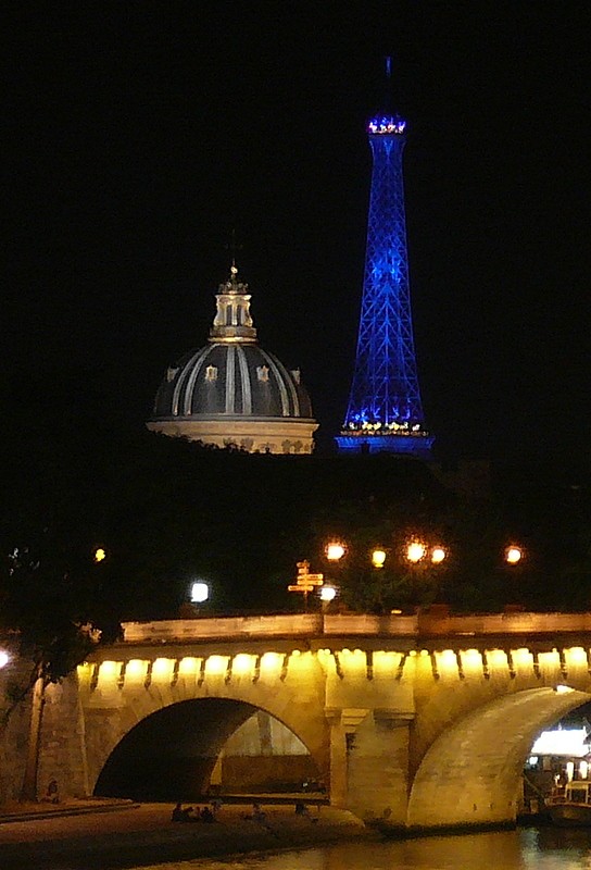 PARIS ........ LA NUIT