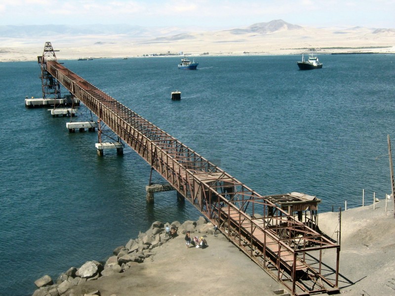 Muelle mecanizado