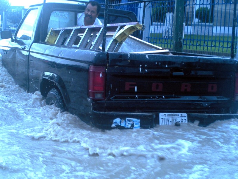 Se le hizo agua el Eje Juan Gabriel