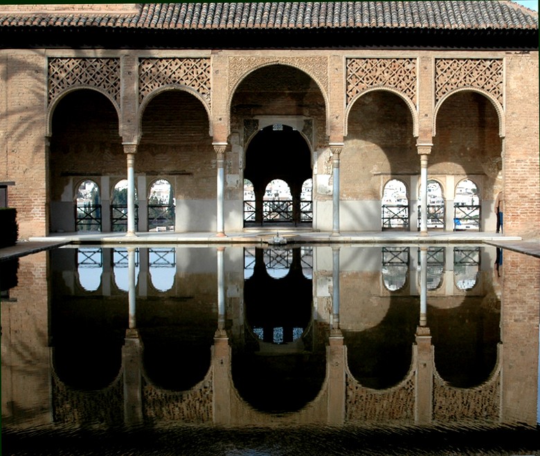 REFLEJO EN LA ALHAMBRA