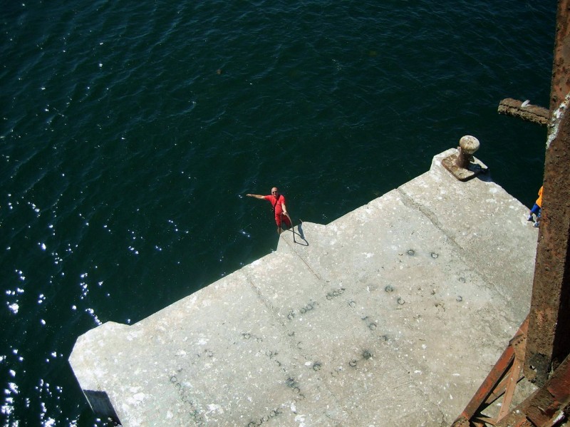 Ayudenme, me caigo al mar