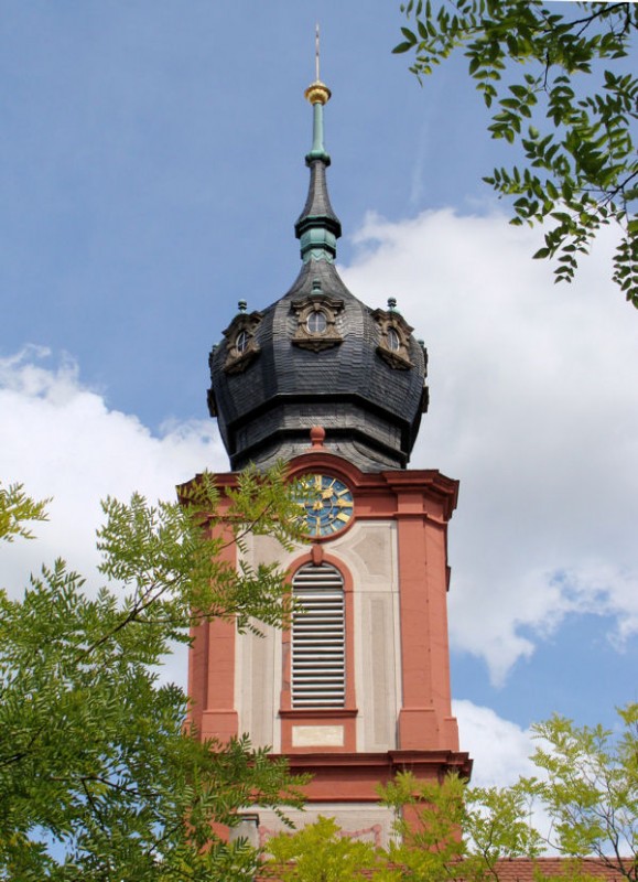 Torre de la iglesia barroca , palacio de Bruchsal