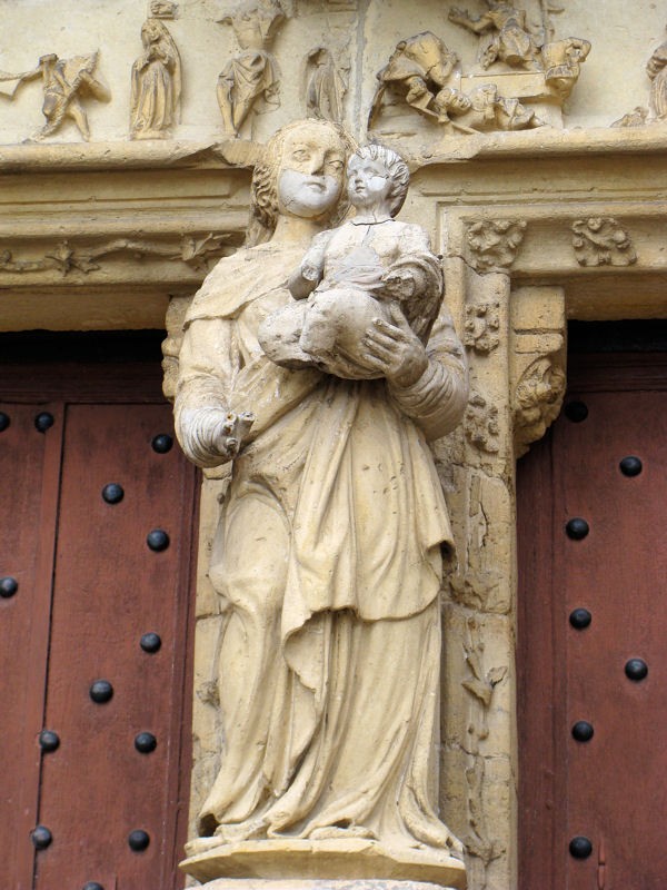 Virgen con nio en prtico de Ntre Dame de la Espina