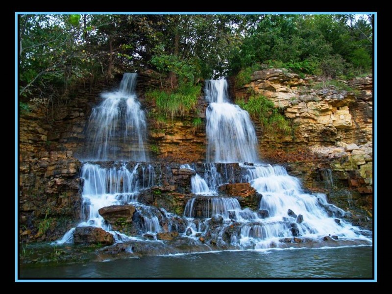 Al pie de la cascada... La calle.