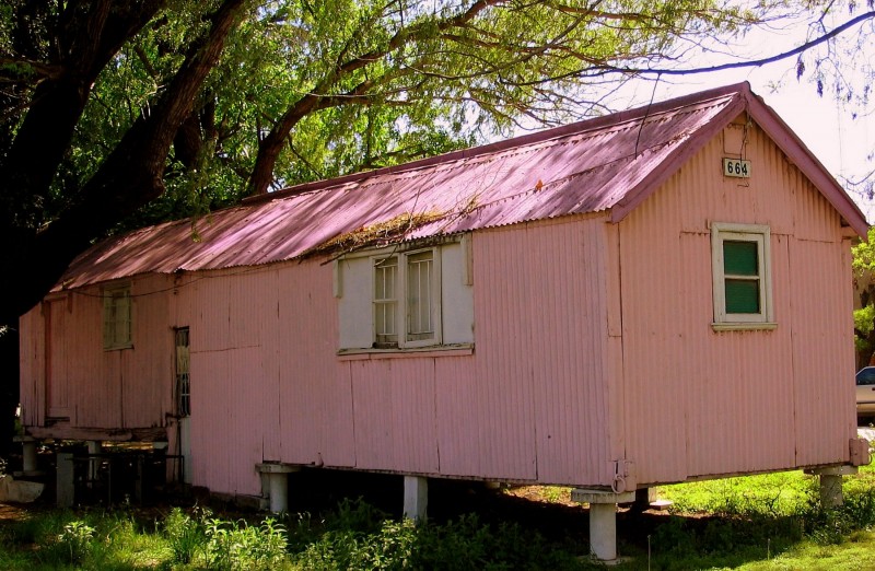 A UNA CASA DE ROSA