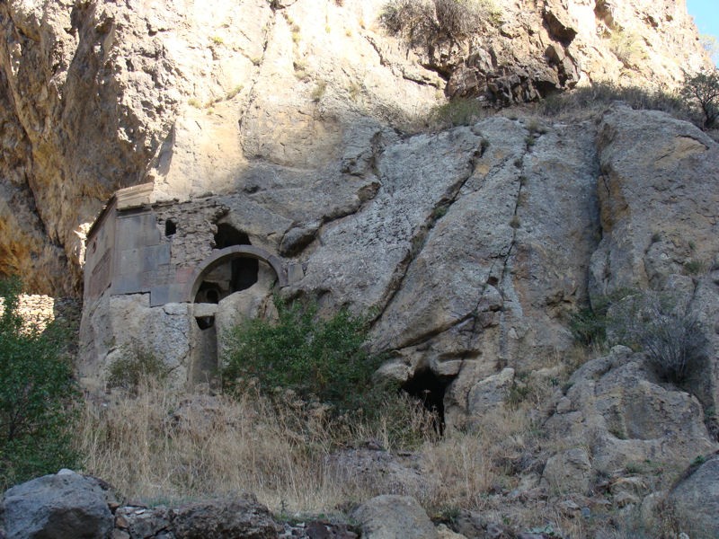 Monasterio de Gehard excavado en la roca