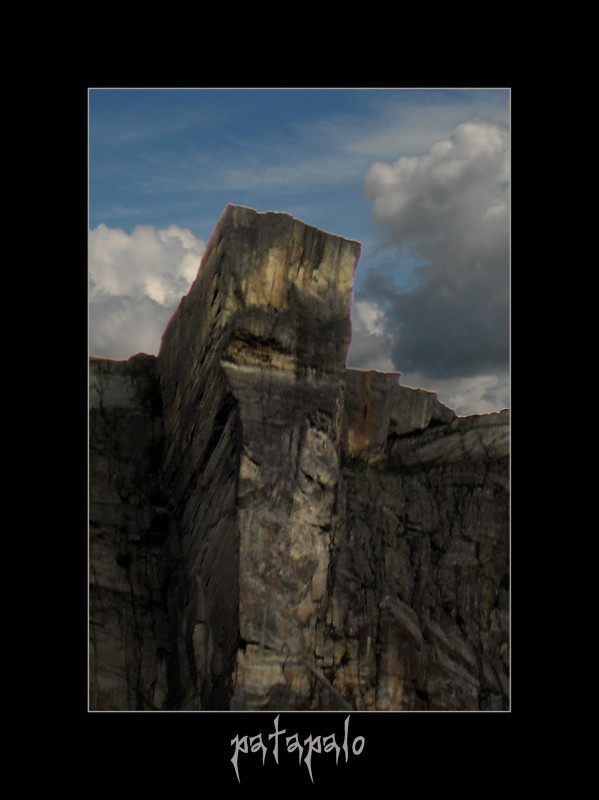 Preikestolen desde el agua ...