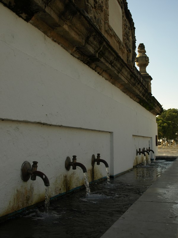 fuente de las galeras reales