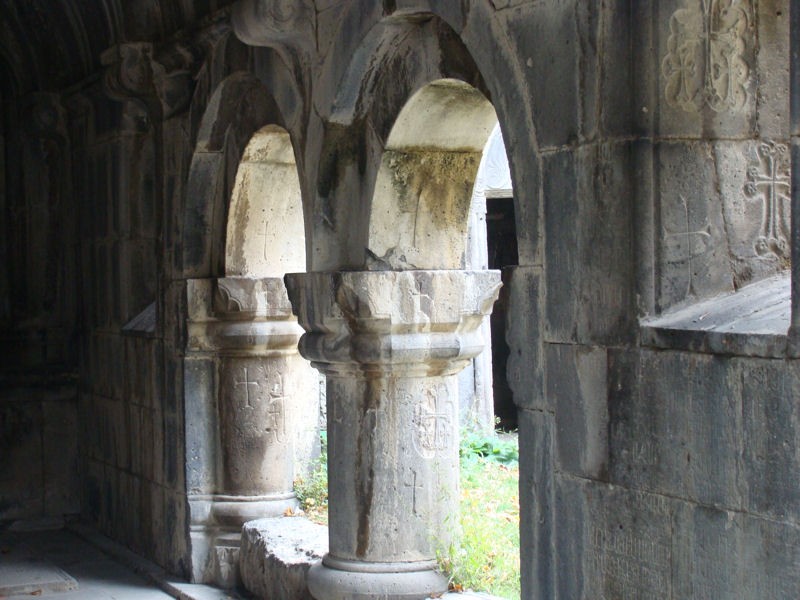 Pequeo claustro en la iglesia de Sanahin