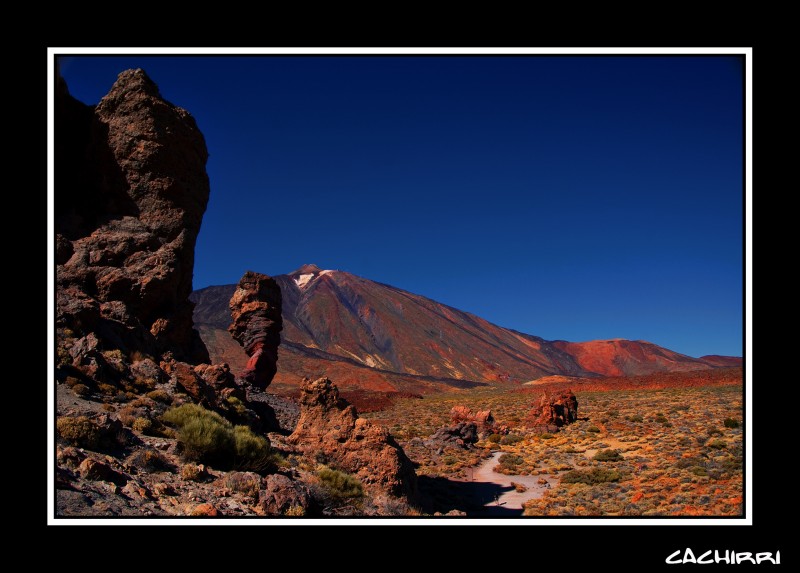 Roque Cinchado y El Teide.