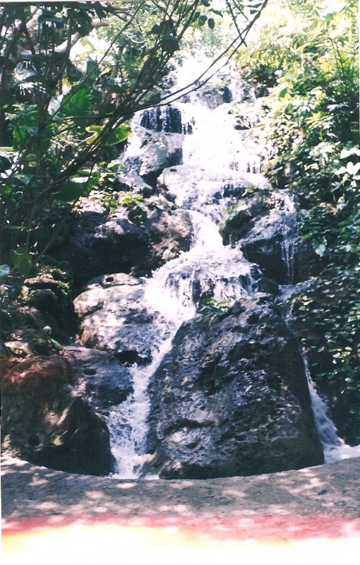 cascadas de agua azul