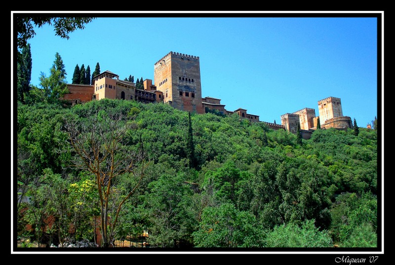La Alhambra sobre la alfombra verde (dedicada a Cachirri)