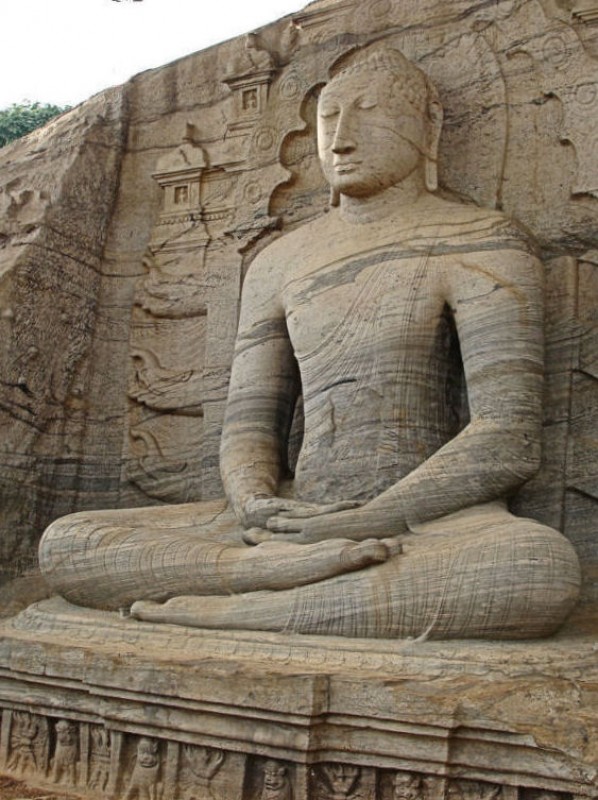 Meditacin de Buda, sin tubo ni chimenea, dedicada a Patapalo y Campeador