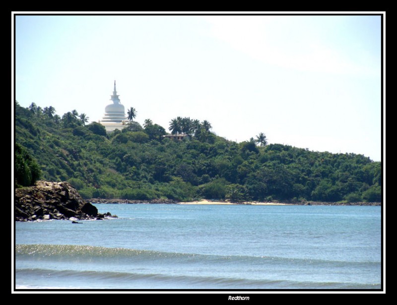 La pagoda en el entorno del mar