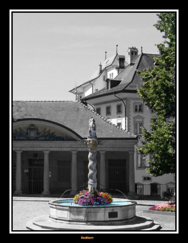 Refrescante fuente en el centro de Friburgo