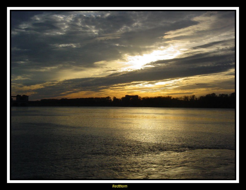 Navegando al atardecer por el apacible Volga