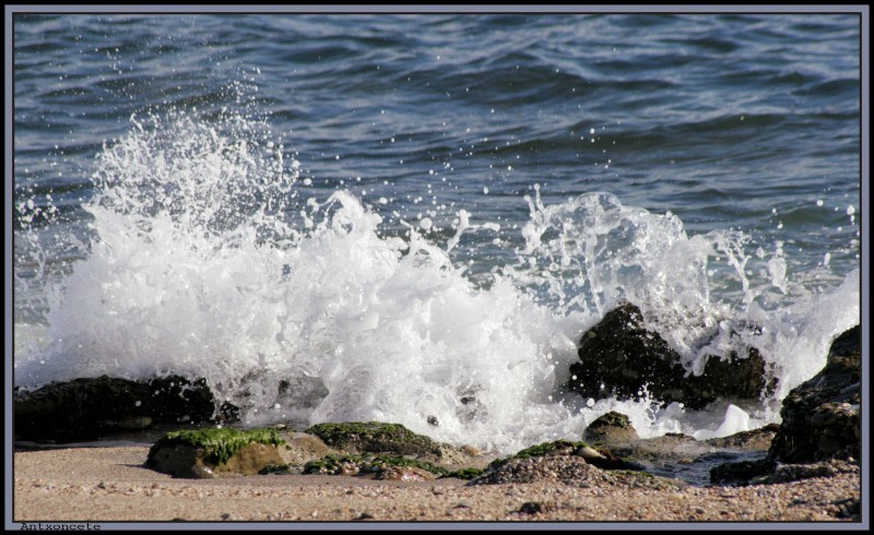 Rompiendo las olas