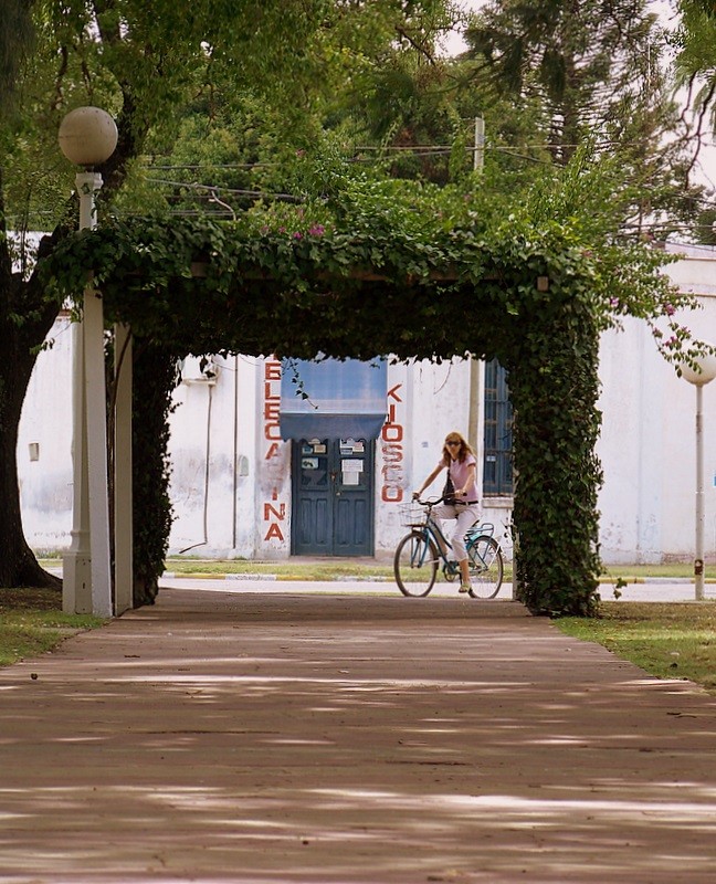 Siesta, plaza y bicicleta...