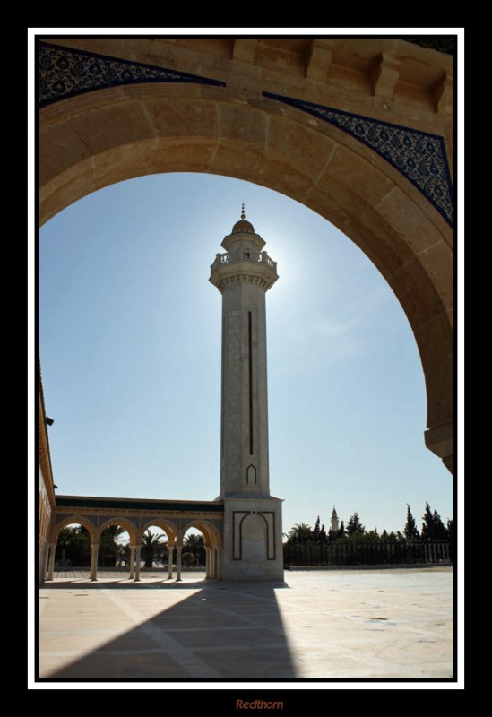 Uno de los dos minaretes del mausoleo de Burguiba