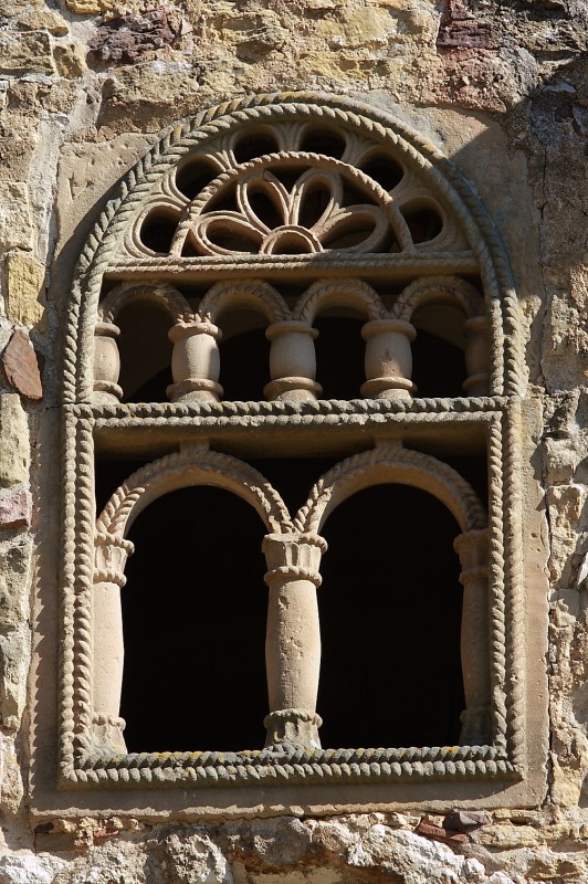 Ventana Capilla de San Miguel de Lillo (Preromnico Asturiano)