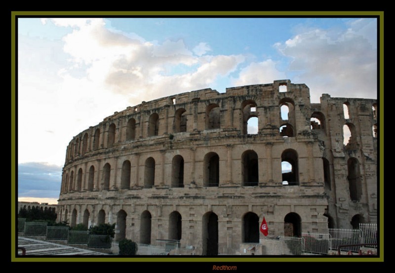 Exterior del anfiteatro de el Yem