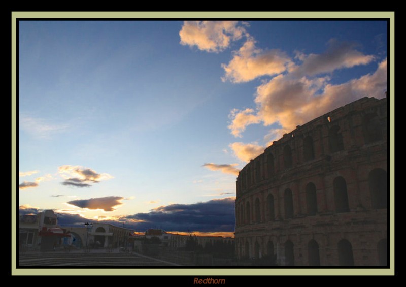 Anfiteatro romano al atardecer