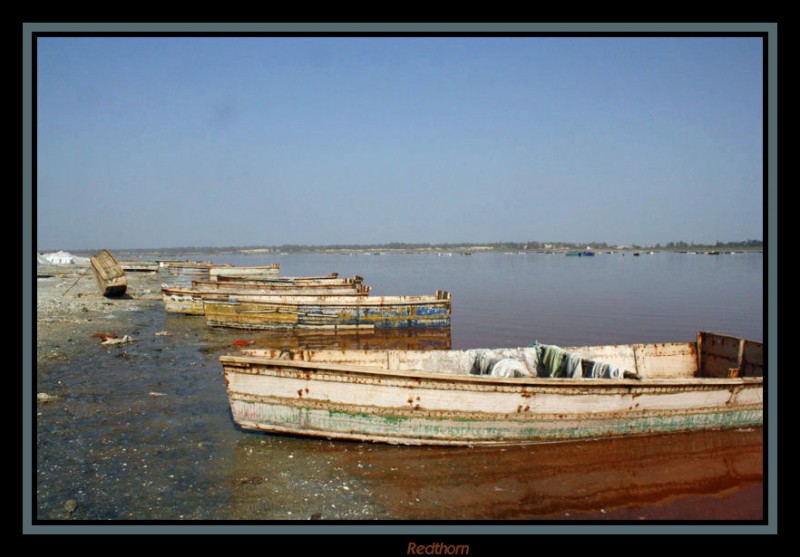 Barcas donde se recoge la sal del lago Rosa