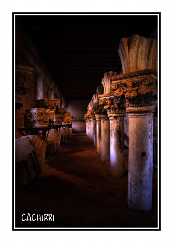 galeria de capiteles del Palacio Ducale