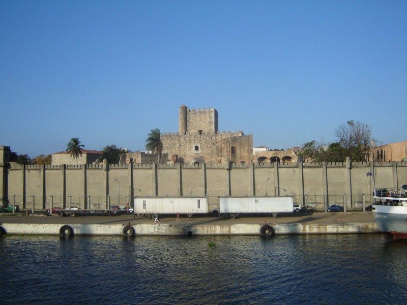 Fortaleza en el puerto de Santo Domingo