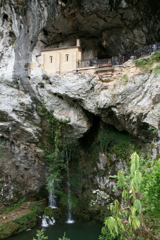 SANTA CUEVA DE COVADONGA