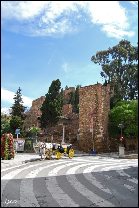 Coche junto a Alcazaba