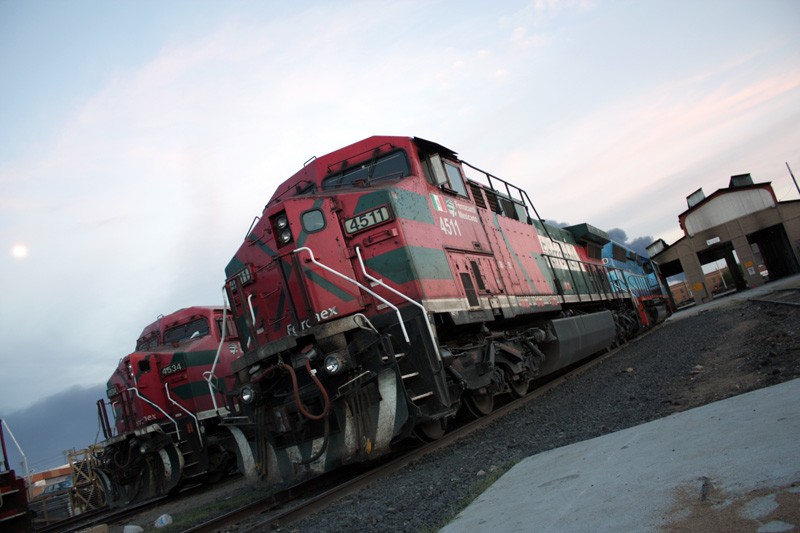 locomotoras waiting