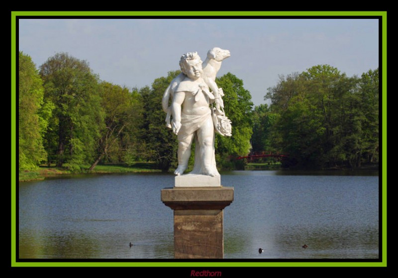 Escultura en el lago del jardin de Charlottenburg