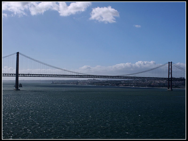 Puente 25 de abril