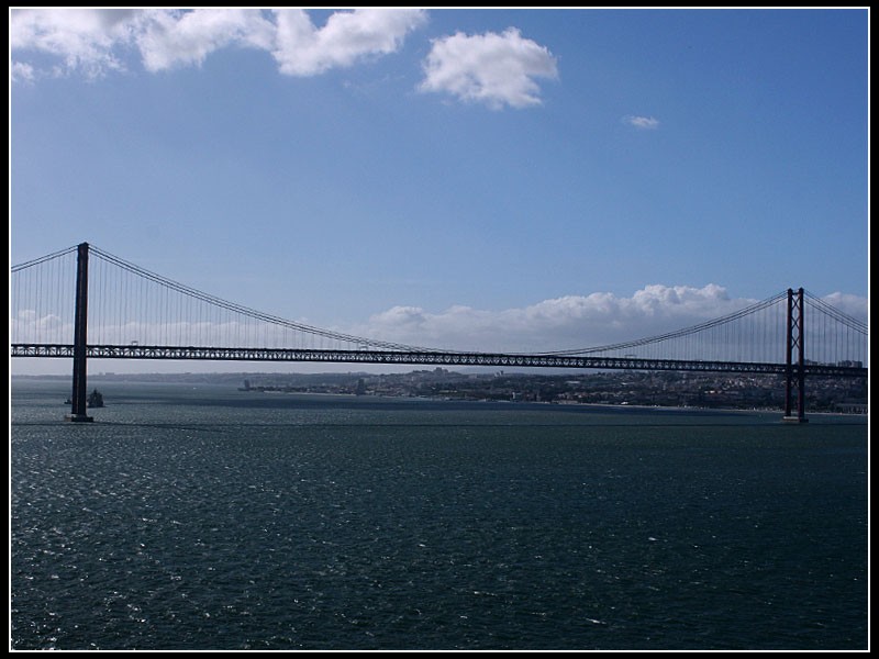 Puente 25 de abril