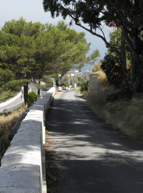 Camino al faro de Ceuta