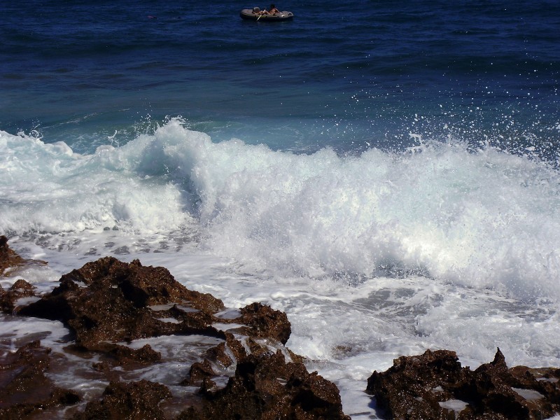 Roca, olas y tiempo