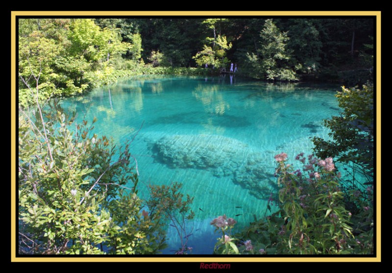 Azul turquesa de un lago de Plivitce