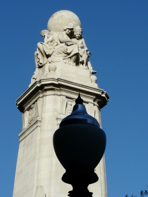 Monumento en la PLAZA DE ESPAA