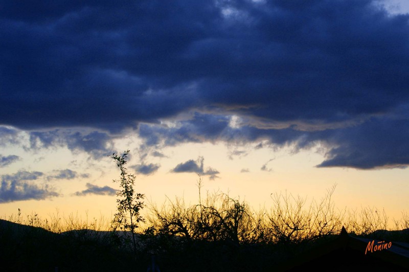 Tormenta al anochecer