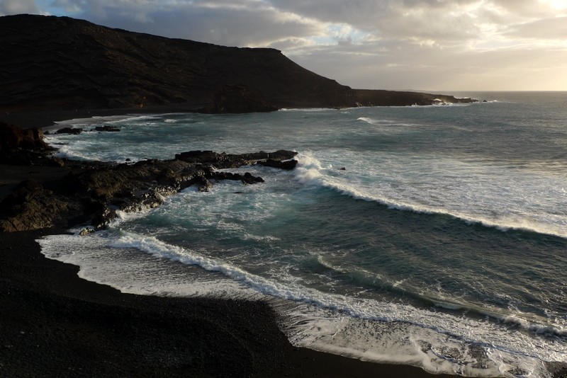 olas al atardecer