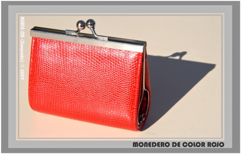 Monedero de color rojo