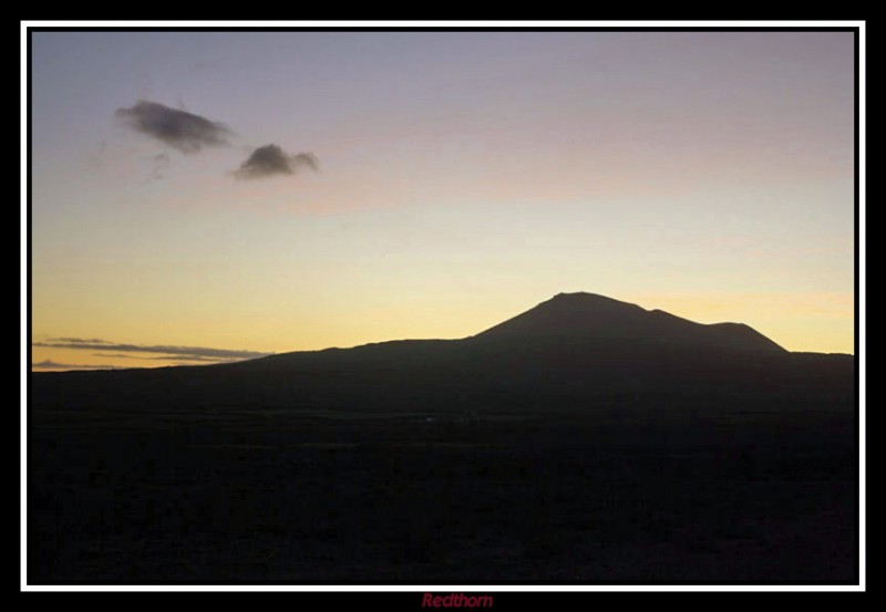 Silueta de la montaa al atardecer