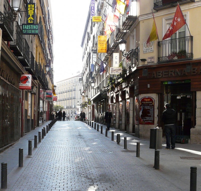 Calle de la Cruz con esquina de Calle de Barcelona