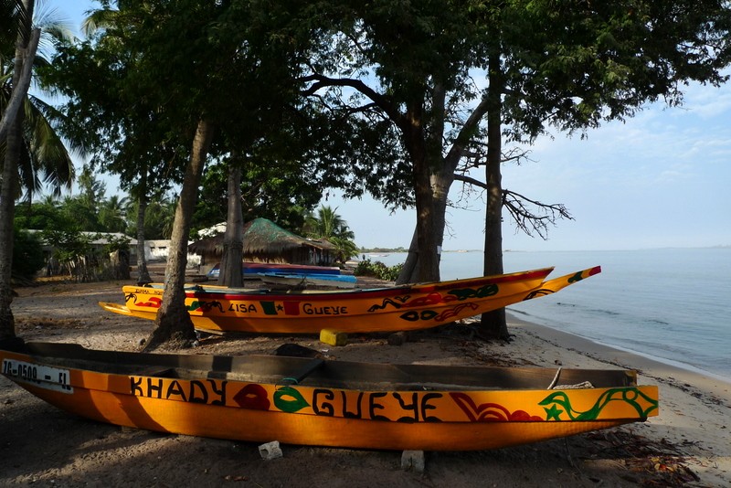 canoas en la playa