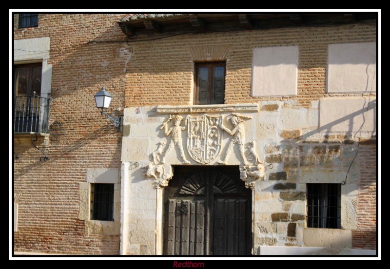 Casona con escudo nobiliario