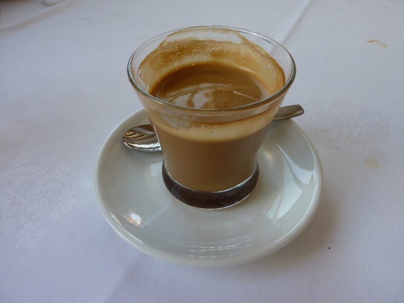 Un cortado, por favor.