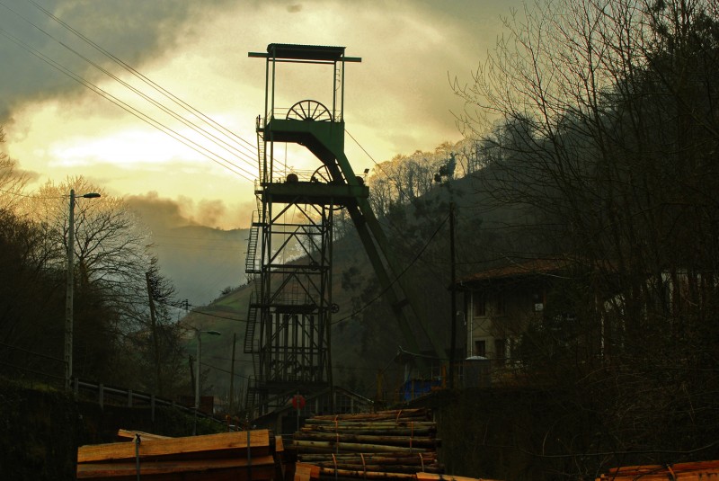 castillete de mina de carbon
