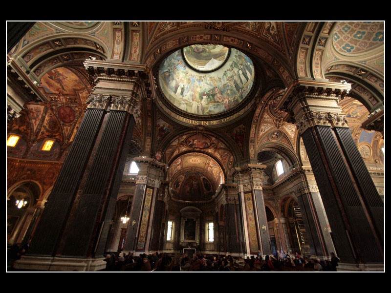 Interior basilica